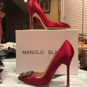 Stunning Manolo Blahnik Red Satin Heels 👠
